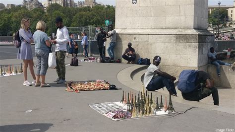 vendeur a la.sauvette ou trouve t il mes vetements